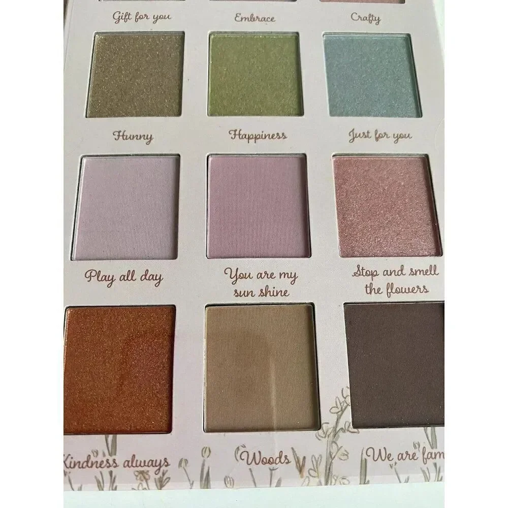 Disney Winnie The Pooh And Piglet Eyeshadow Palette With Mirror 12 Colors‎ NEW